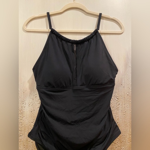 Jantzen Women's Standard Mesh Front Detail Black High Neck One-Piece Swimsuit - Picture 7 of 15